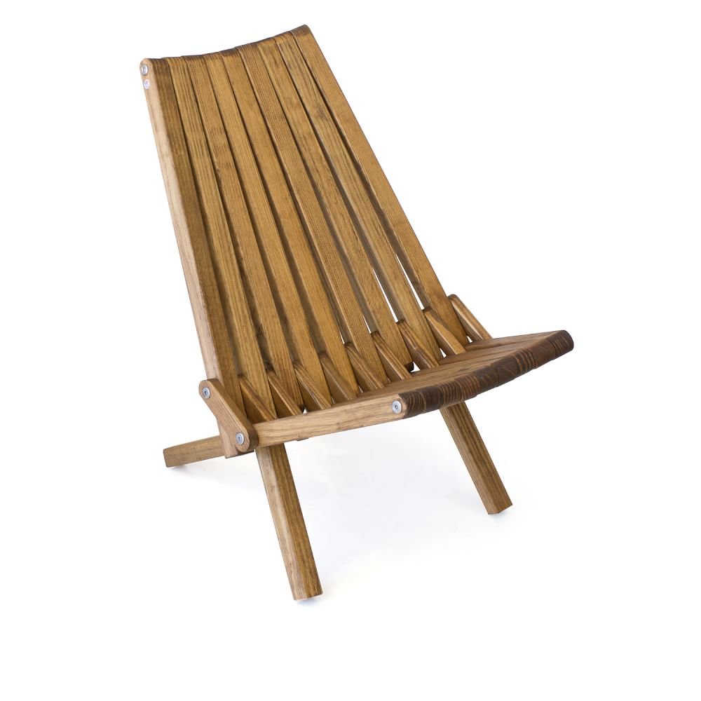 实心松木户外折椅与现代垂直百叶框架和自然结束
