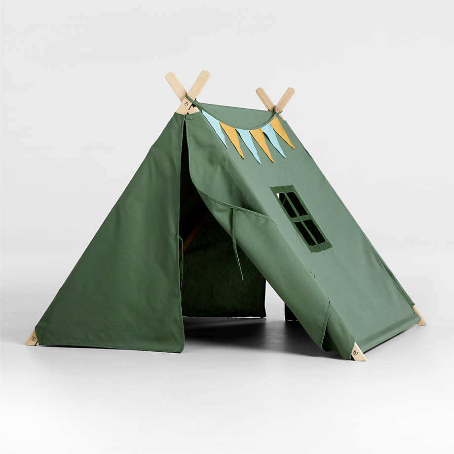 后院的可折叠儿童帐篷