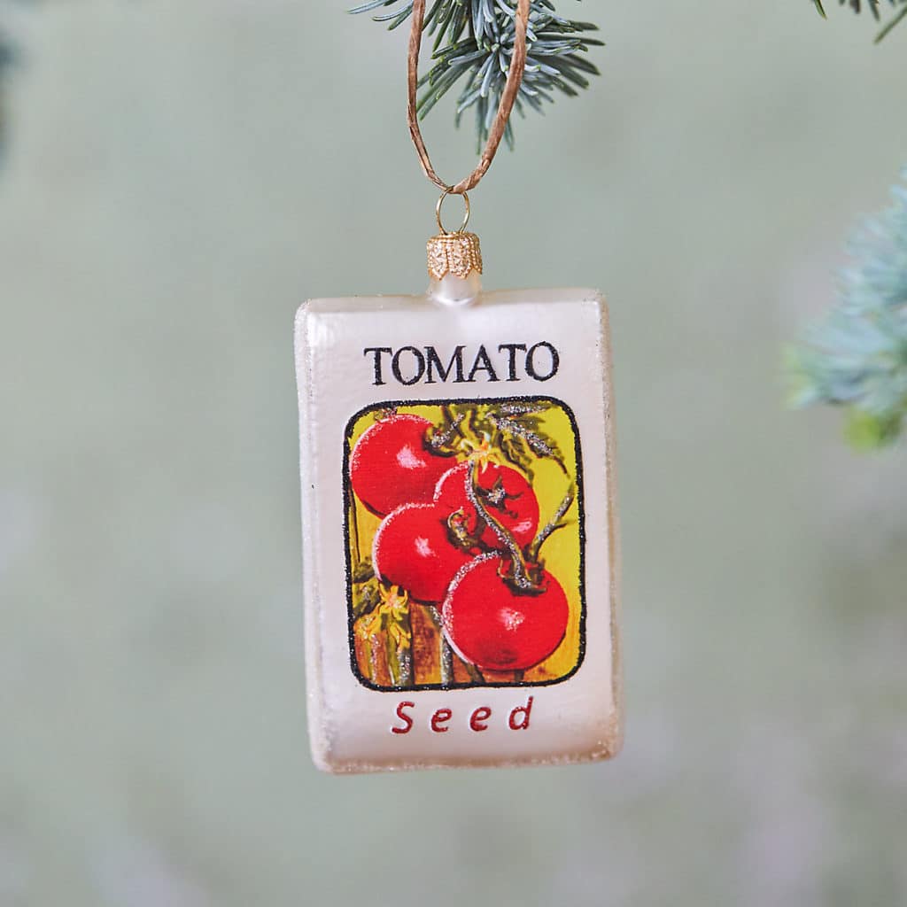 番茄种子包点缀在树枝上